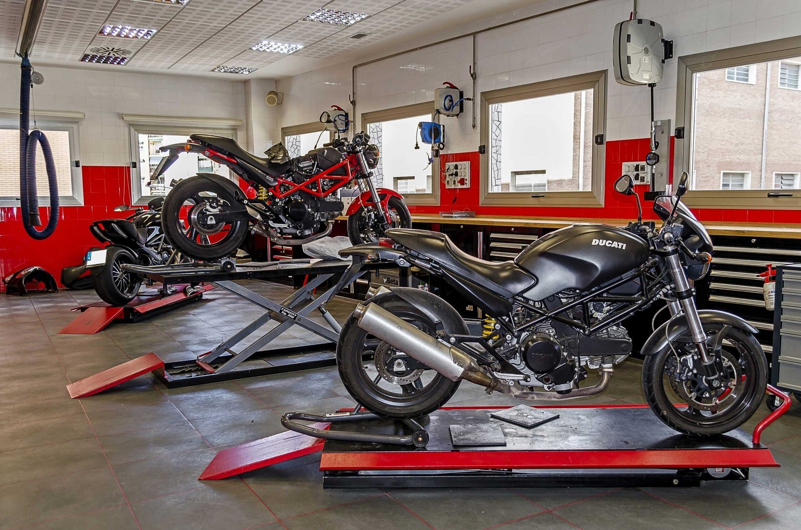Taller-motos-3-1-scaled.jpg
